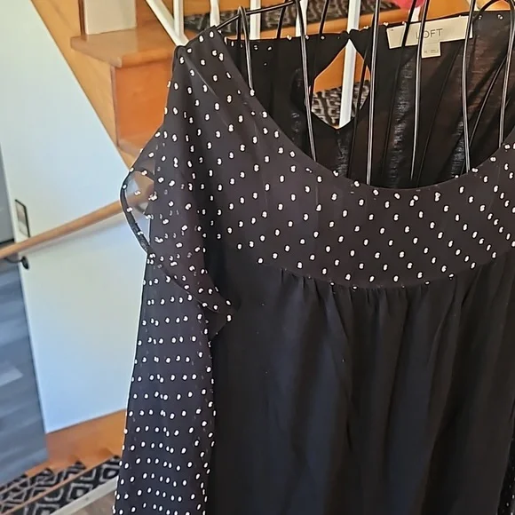 👚LOFT BLACK AND PRINT TOP👚 - Picture 2 of 9